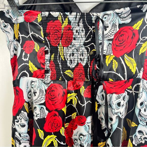 Dress Tells New Skull Roses Print Halter Tie Neck Fit & Flare Mini Dress Large - Picture 7 of 12